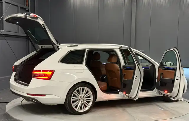 Skoda Superb Combi L&K *19Zoll*LEDER/Braun*SitzKlima*MASSAGE*