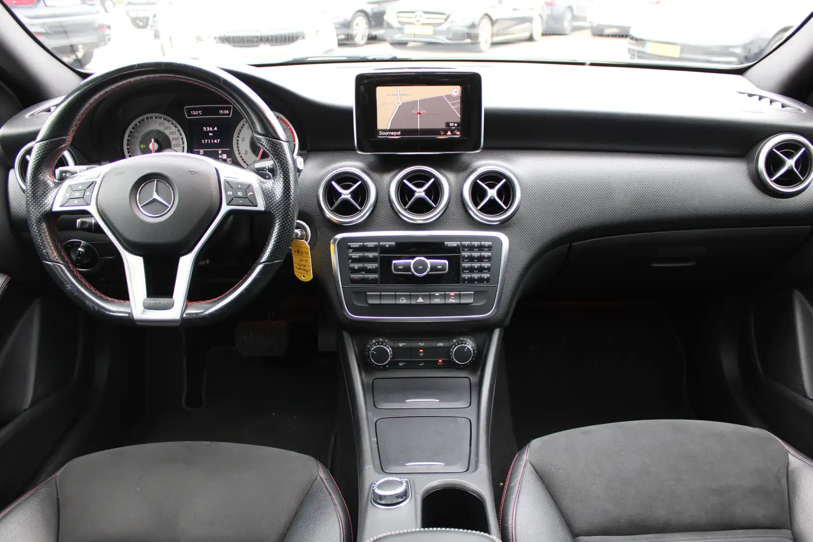Mercedes-Benz A 180 AUT7 Ambition PANORAMADAK XENON NAVI 18'' Wit - 2