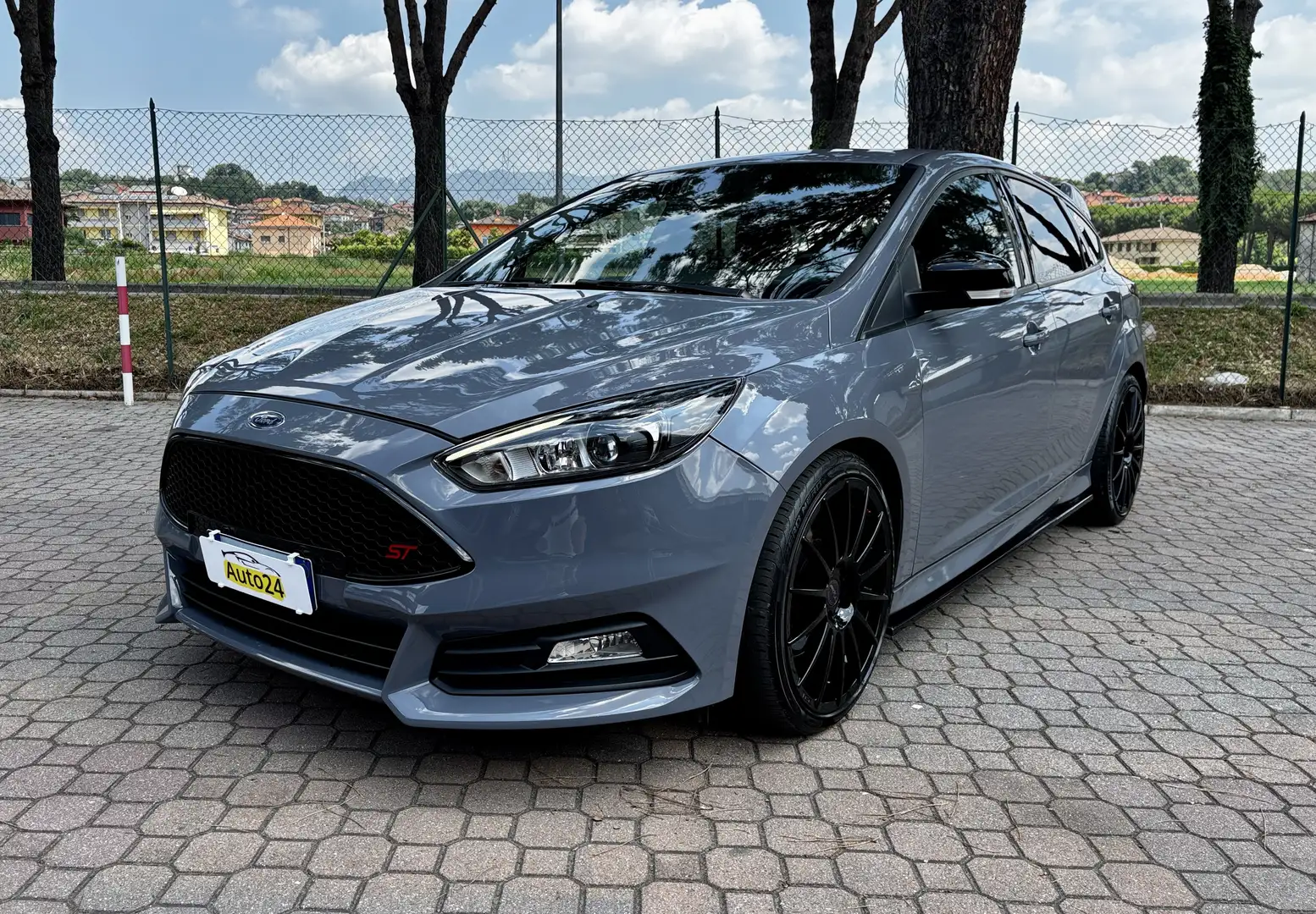 Ford Focus Focus 5p 2.0 ecoboost ST 250cv Gris - 1