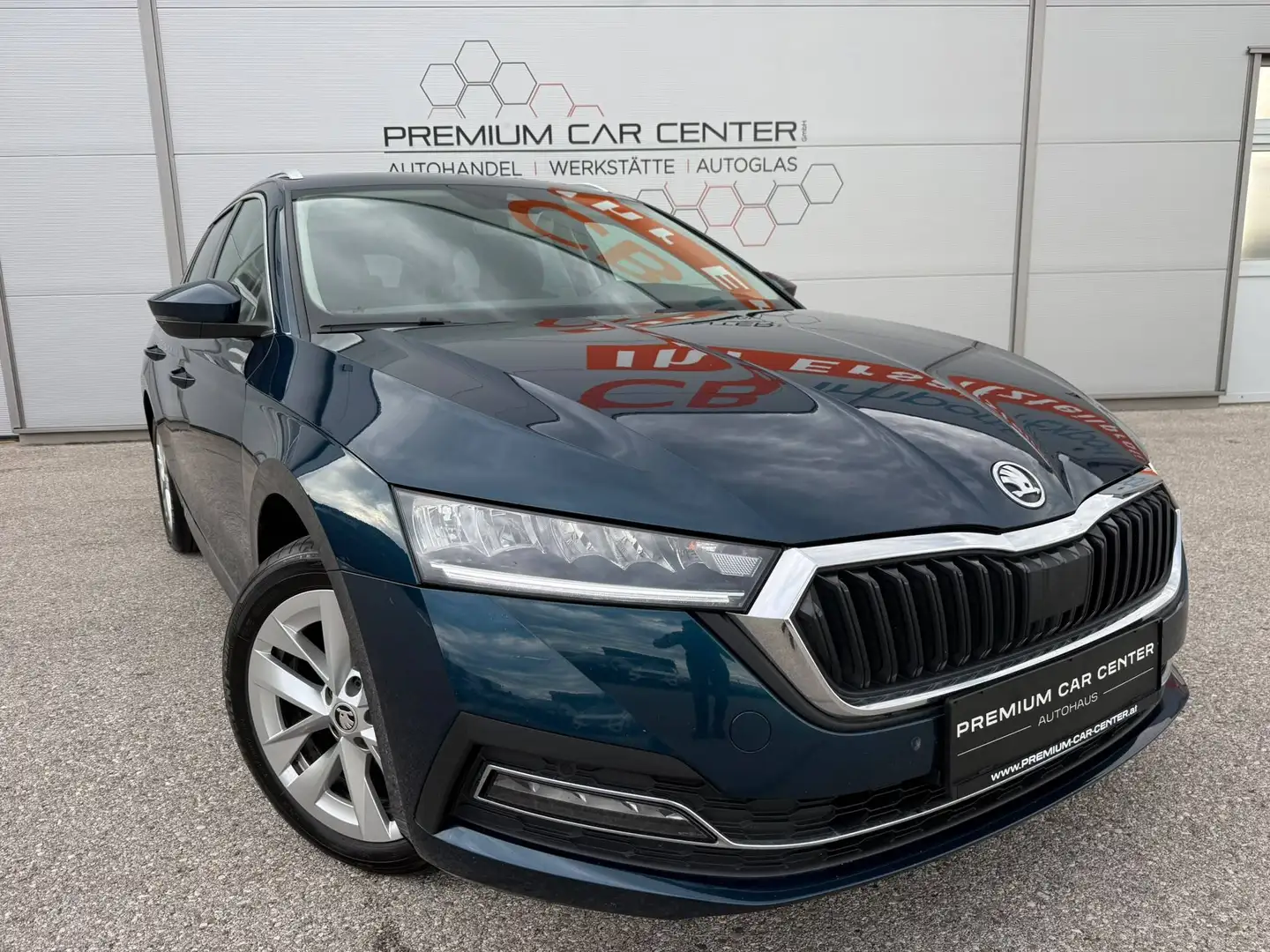 Skoda Octavia 2,0 TDI Combi Premium DSG VOLL-LED / DIGI-TACHO / SITZHZG. / KEYLESS / CARPLAY / RÜCKFAHRKAMERA Blau - 1