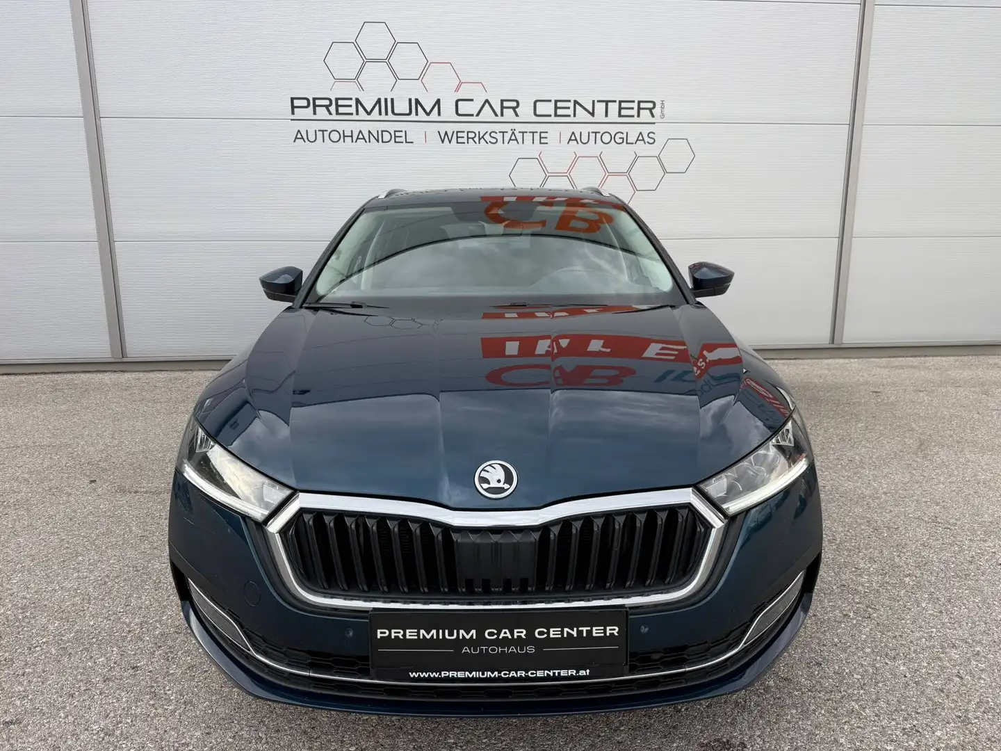 Skoda Octavia 2,0 TDI Combi Premium DSG VOLL-LED / DIGI-TACHO / SITZHZG. / KEYLESS / CARPLAY / RÜCKFAHRKAMERA Blau - 2