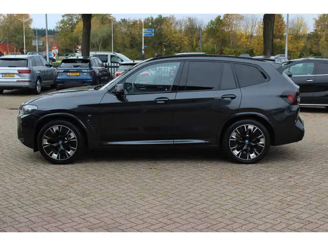 BMW iX3 High Executive 80 kWh / SoH 92,3% / Trekhaak / Pan