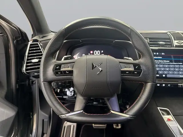 DS Automobiles DS 7 view 13