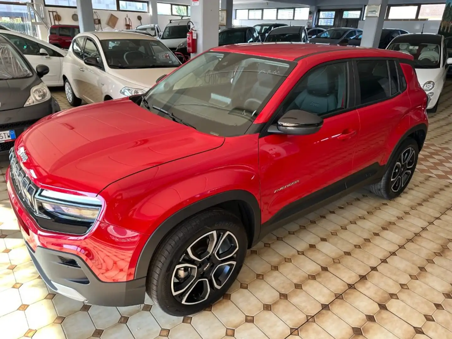 Jeep Avenger 1.2  Altitude con PACK STYLE e P. FULL LED + 18'' Rouge - 1