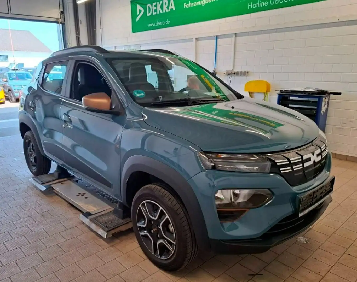 Dacia Spring Electric Extreme 65 Navi - Kamera Grau - 1