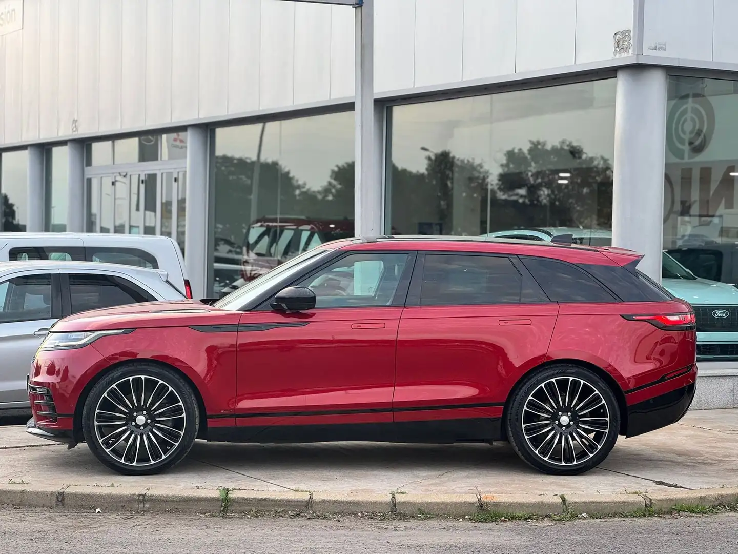 Land Rover Range Rover Velar 3.0D SE 4WD Aut. 300 Rojo - 2