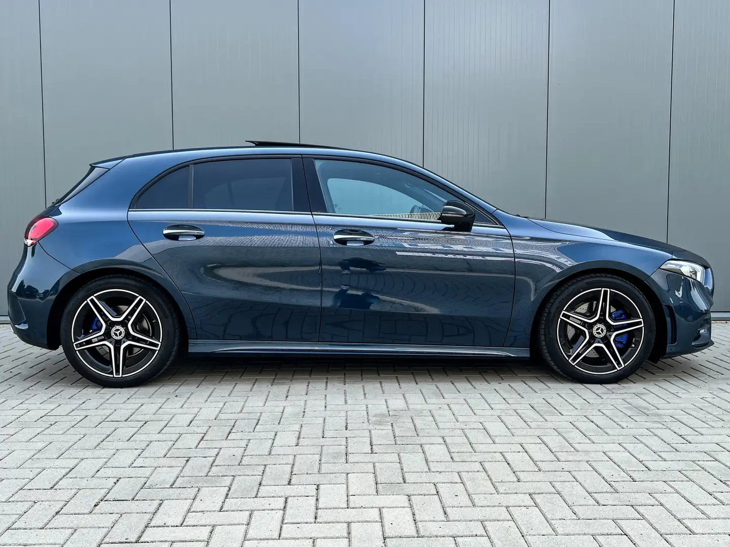 Mercedes-Benz A 220 KLASSE AMG Premium Plus Pano Sfeer Burm Bleu - 2
