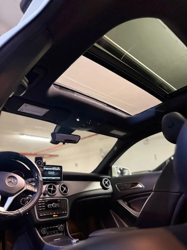 Mercedes-Benz GLA снимка Mercedes-Benz GLA
