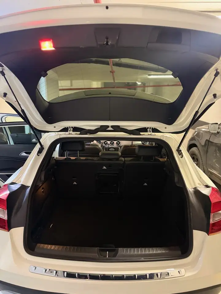Mercedes-Benz GLA снимка Mercedes-Benz GLA