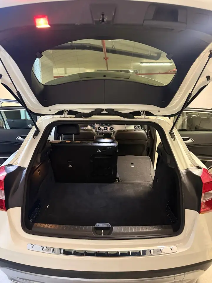 Mercedes-Benz GLA снимка Mercedes-Benz GLA