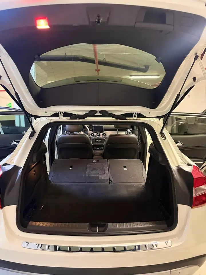Mercedes-Benz GLA снимка Mercedes-Benz GLA