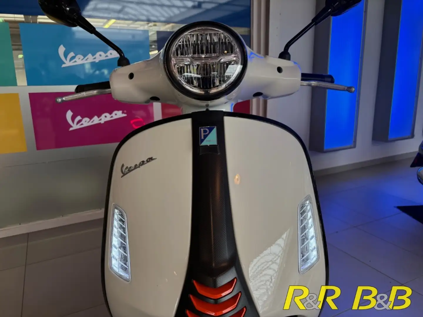 Vespa GTS 310 SuperSport E5+ AT KEYLESS+FSE+BT+ABS+LED+GARANTIE Alb - 2