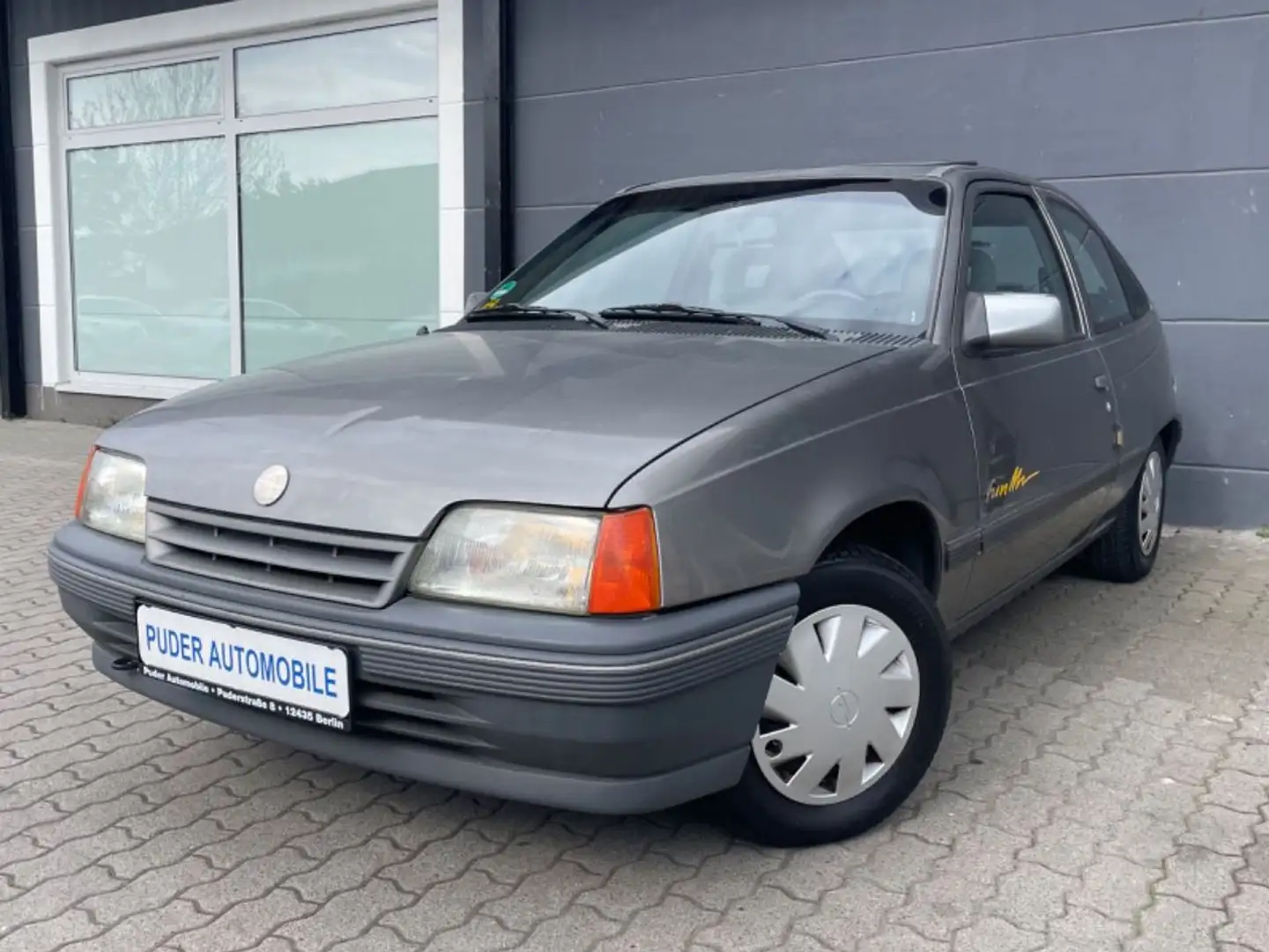 Opel Kadett E 1.4i Fun 60PS 1.Hand Schiebedach 80TKM Šedá - 1
