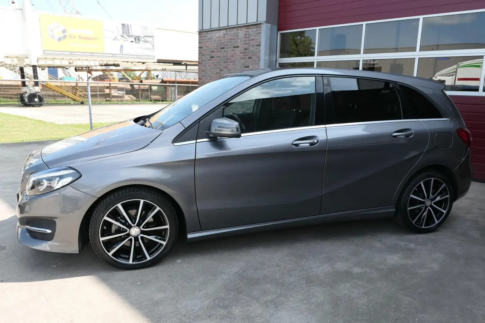 Mercedes-Benz B 180 Ambition, Automaat, PDC, Navi, LMV, All-seasons, R Gris - 2
