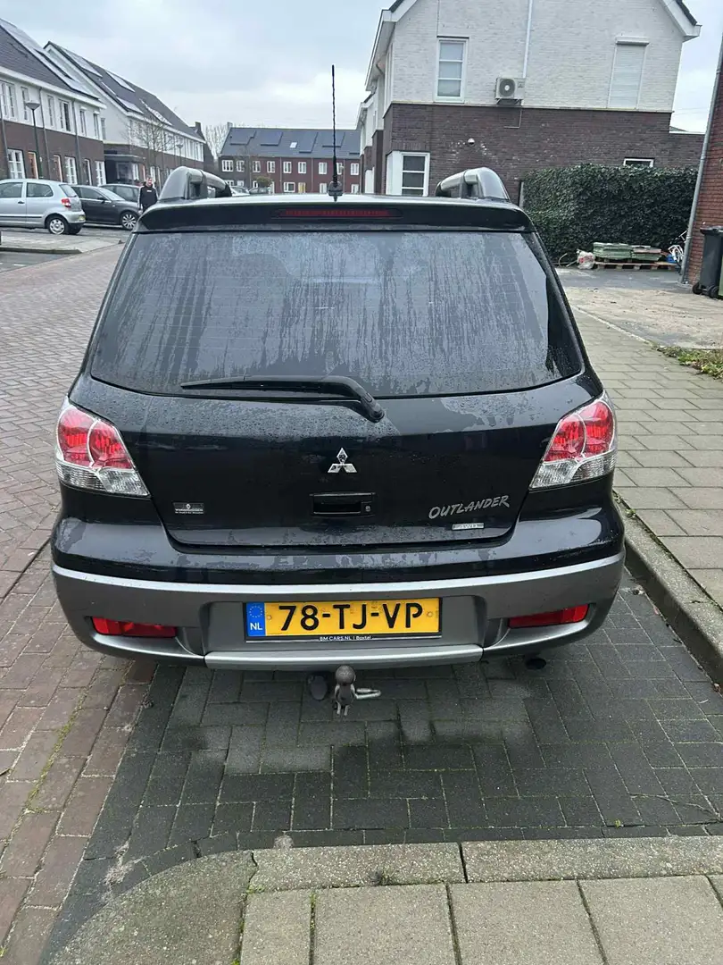 Mitsubishi Outlander 2.0 4WD Invite - 2
