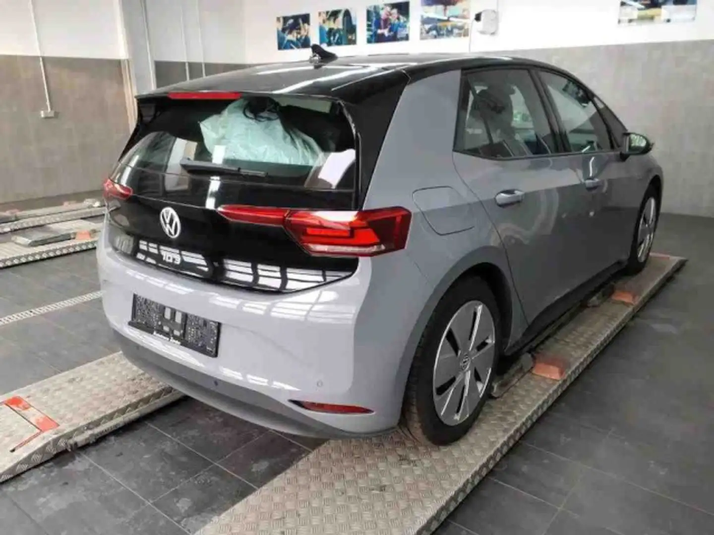 Volkswagen ID.3 Pro Performance 62kWh Sitzheizung Klima Navi Gris - 2