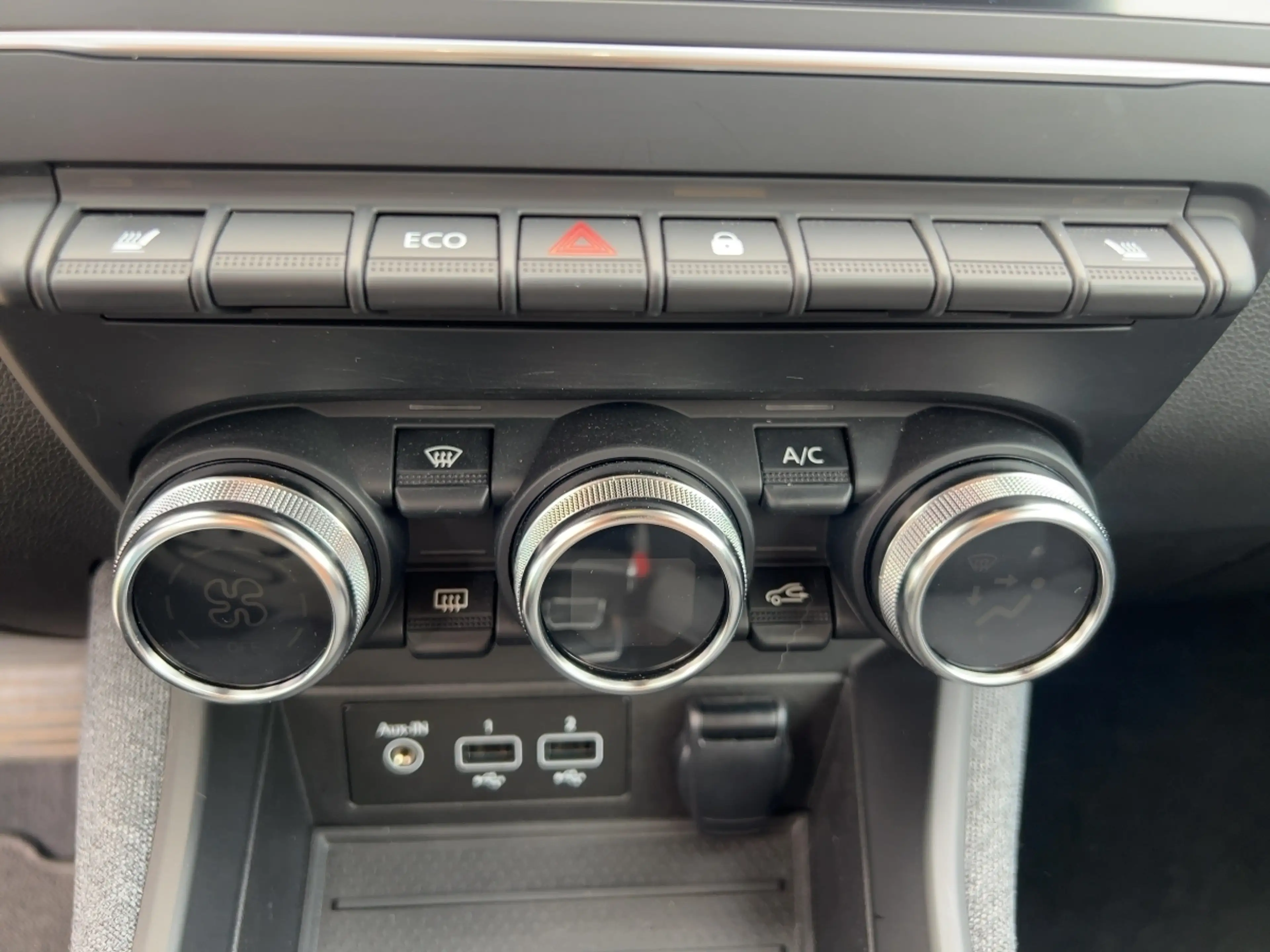 Renault ZOE R135 Z.E. 50 Experience CCS — photo 13