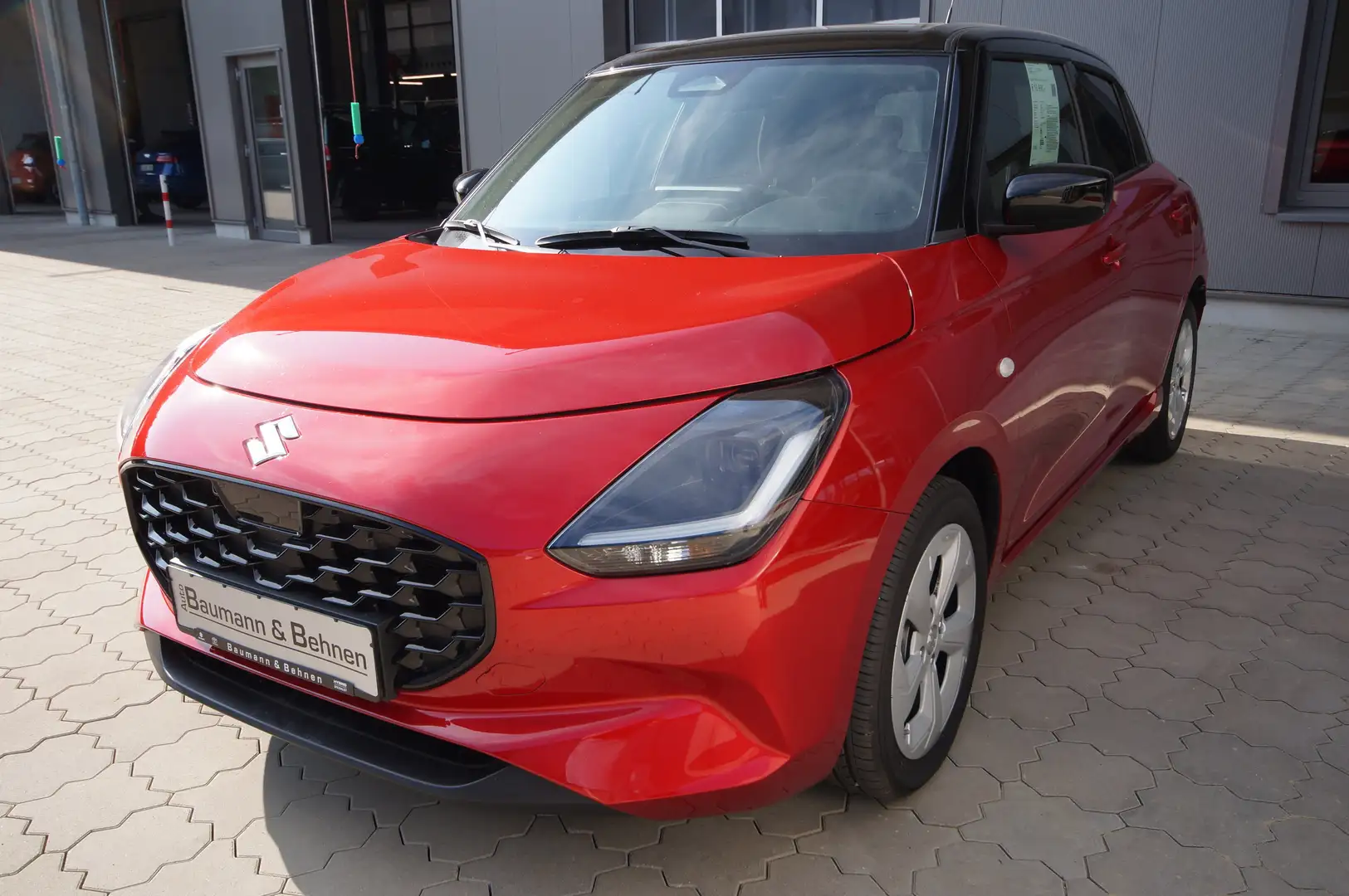 Suzuki Swift 1.2 Hybrid MT Comfort Rouge - 1