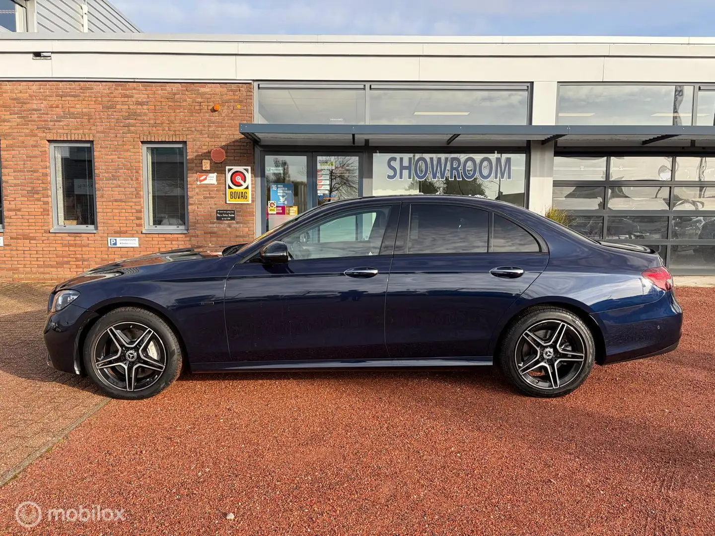 Mercedes-Benz E 300 e AMG Line Blauw - 2