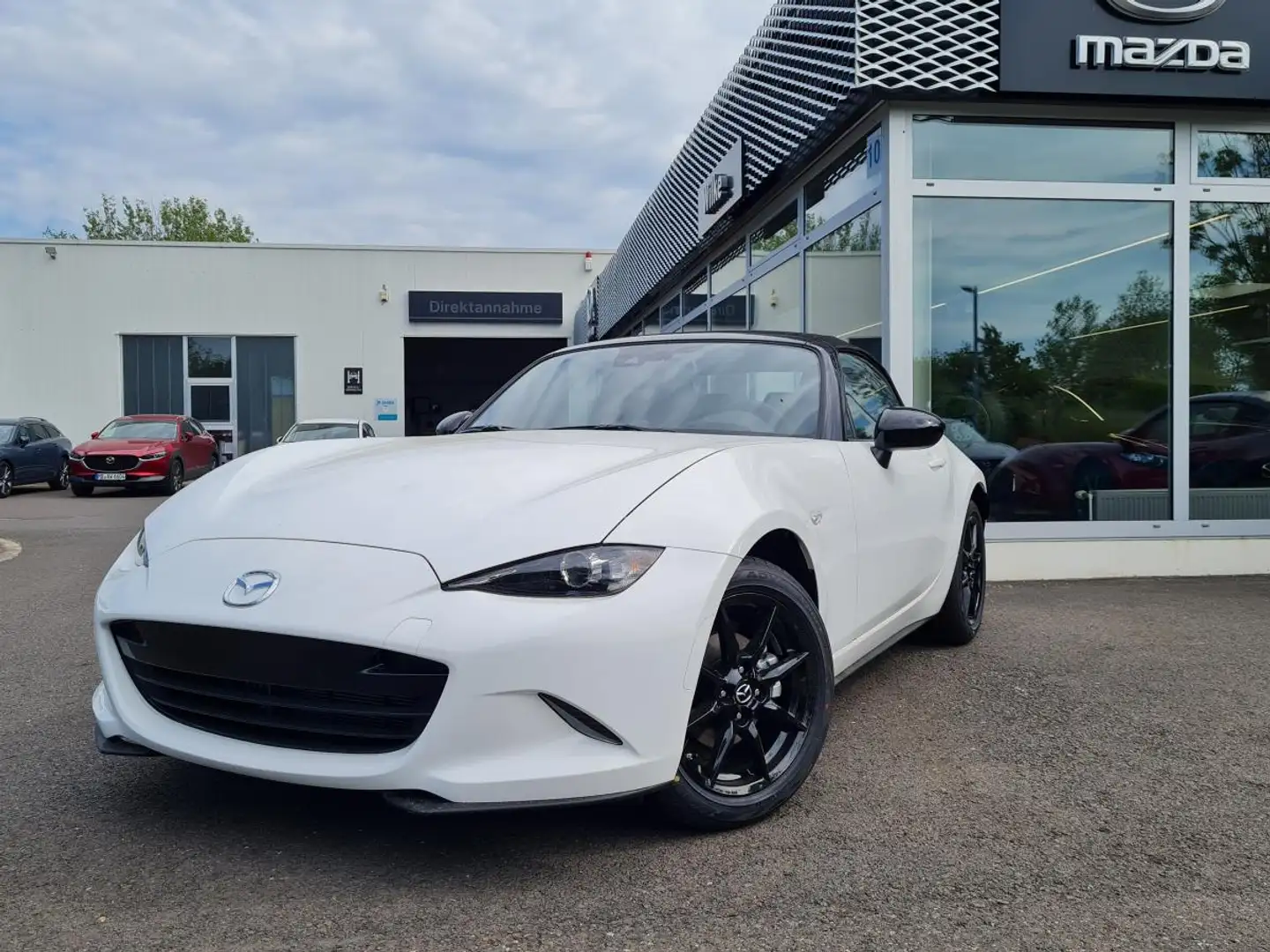 Mazda MX-5 2ST 1.5L SKYACTIV-G 132 6MT RWD Prime-line Weiß - 1
