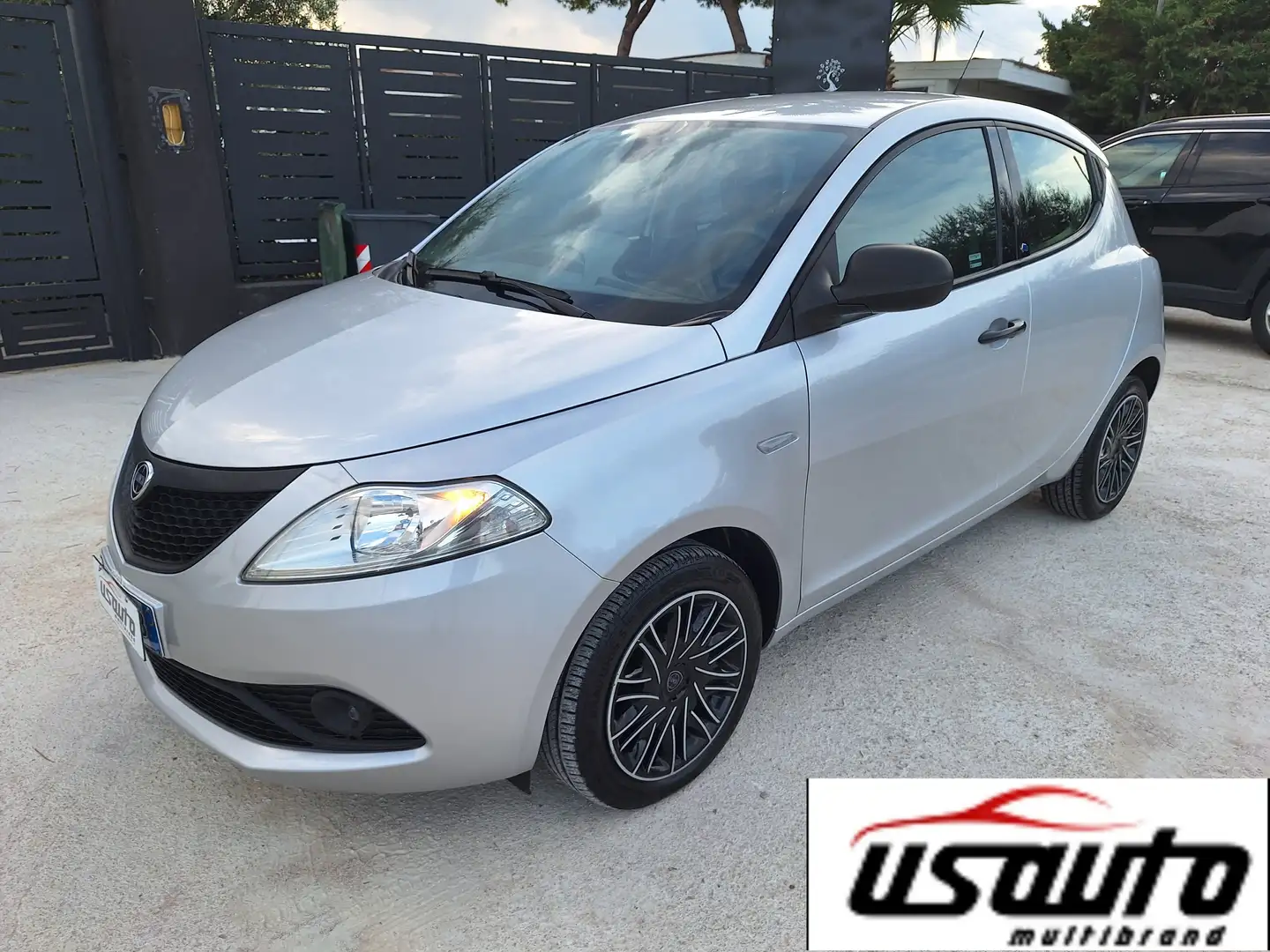 Lancia Ypsilon Ypsilon 1.2 Elefantino BLU 72000 km 2019 Argento - 1