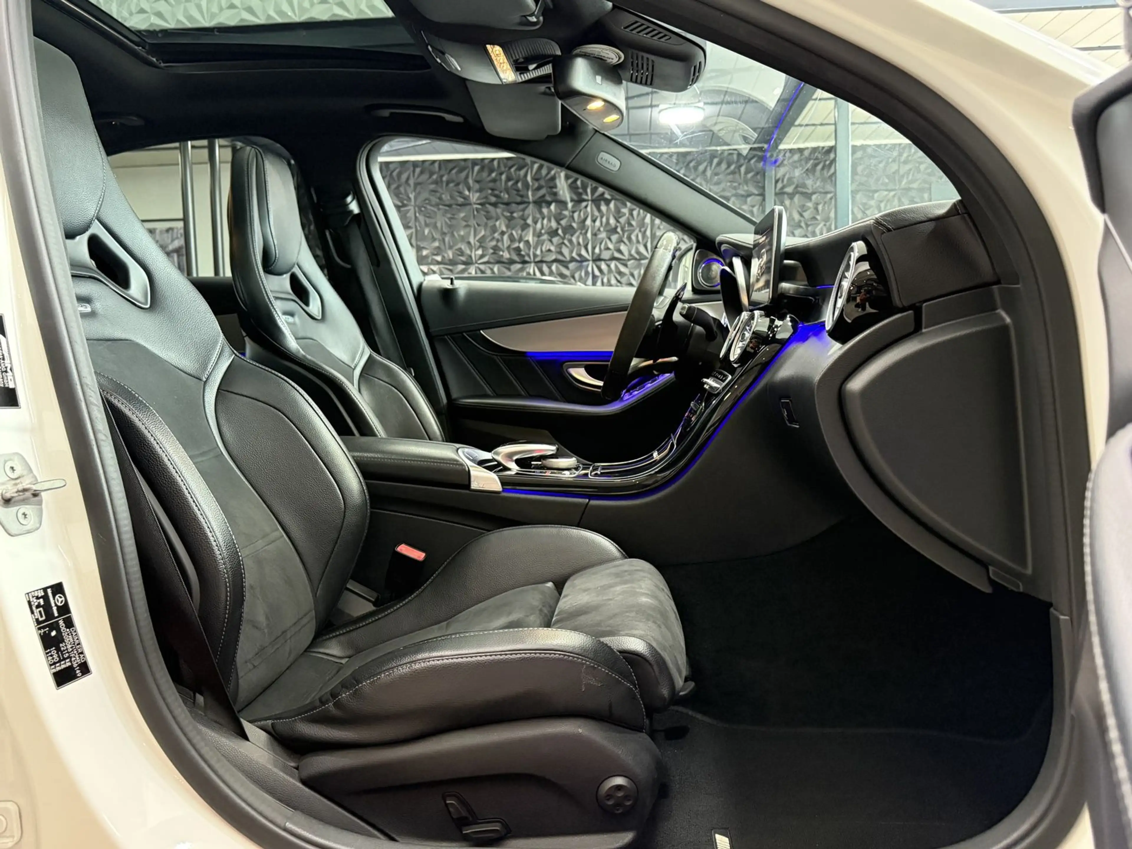 Mercedes-Benz C 63 AMG *SPORTSITZE+PANO+AMBIENTE — photo 14