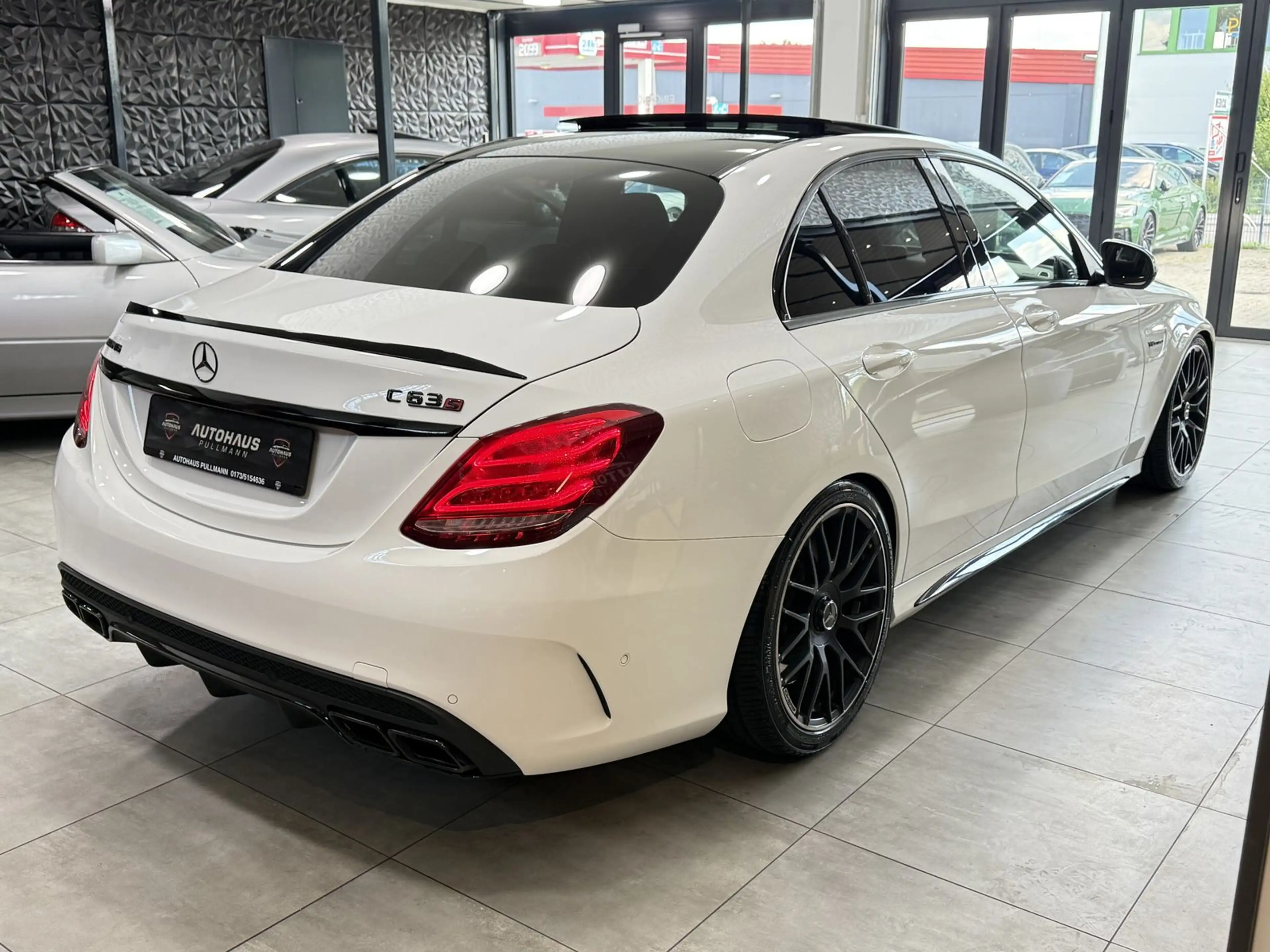 Mercedes-Benz C 63 AMG *SPORTSITZE+PANO+AMBIENTE — photo 10
