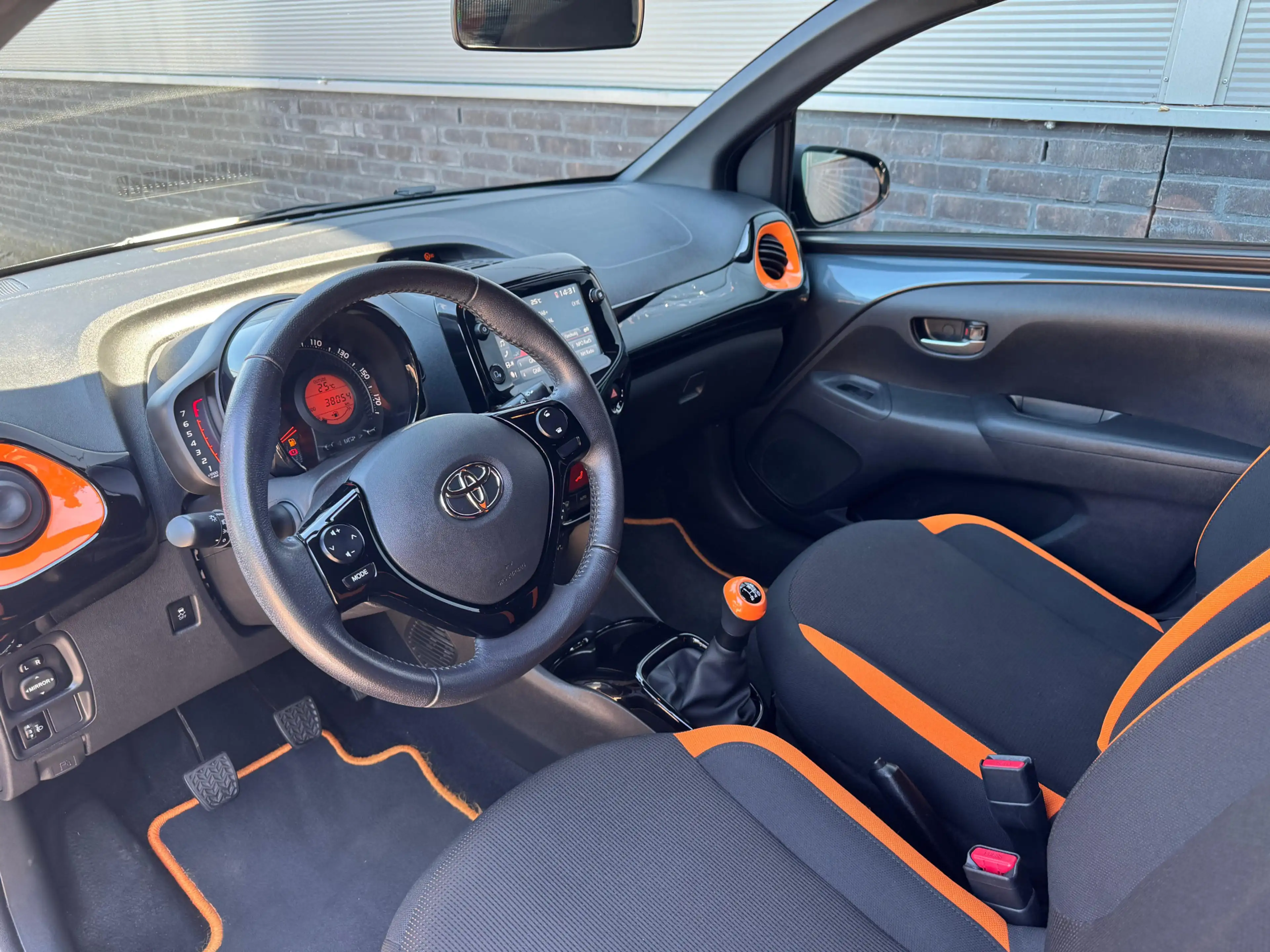Toyota Aygo 1.0 VVT-i TeamNL — photo 10