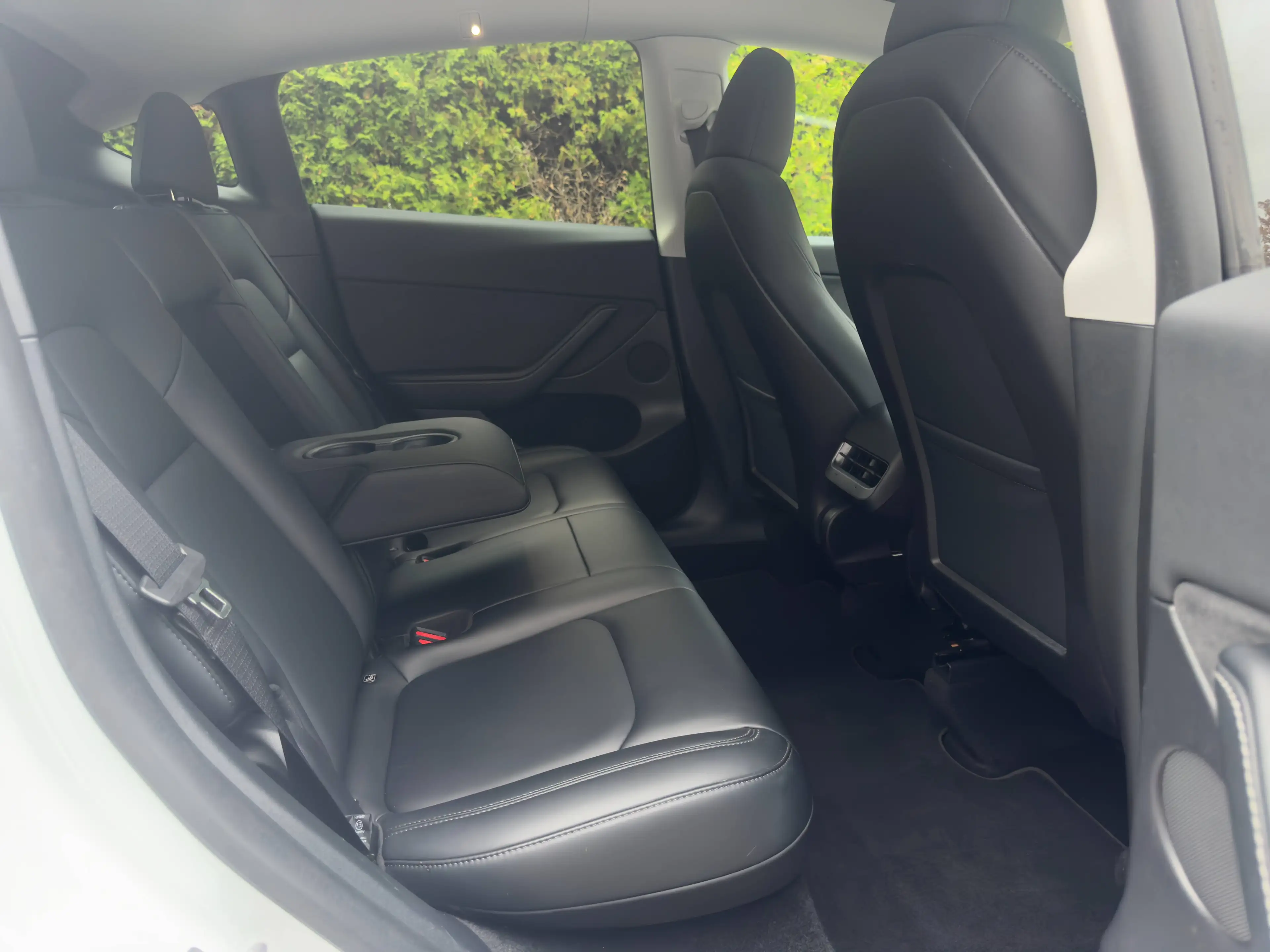 Tesla Model Y Long Range Dual AWD — photo 15