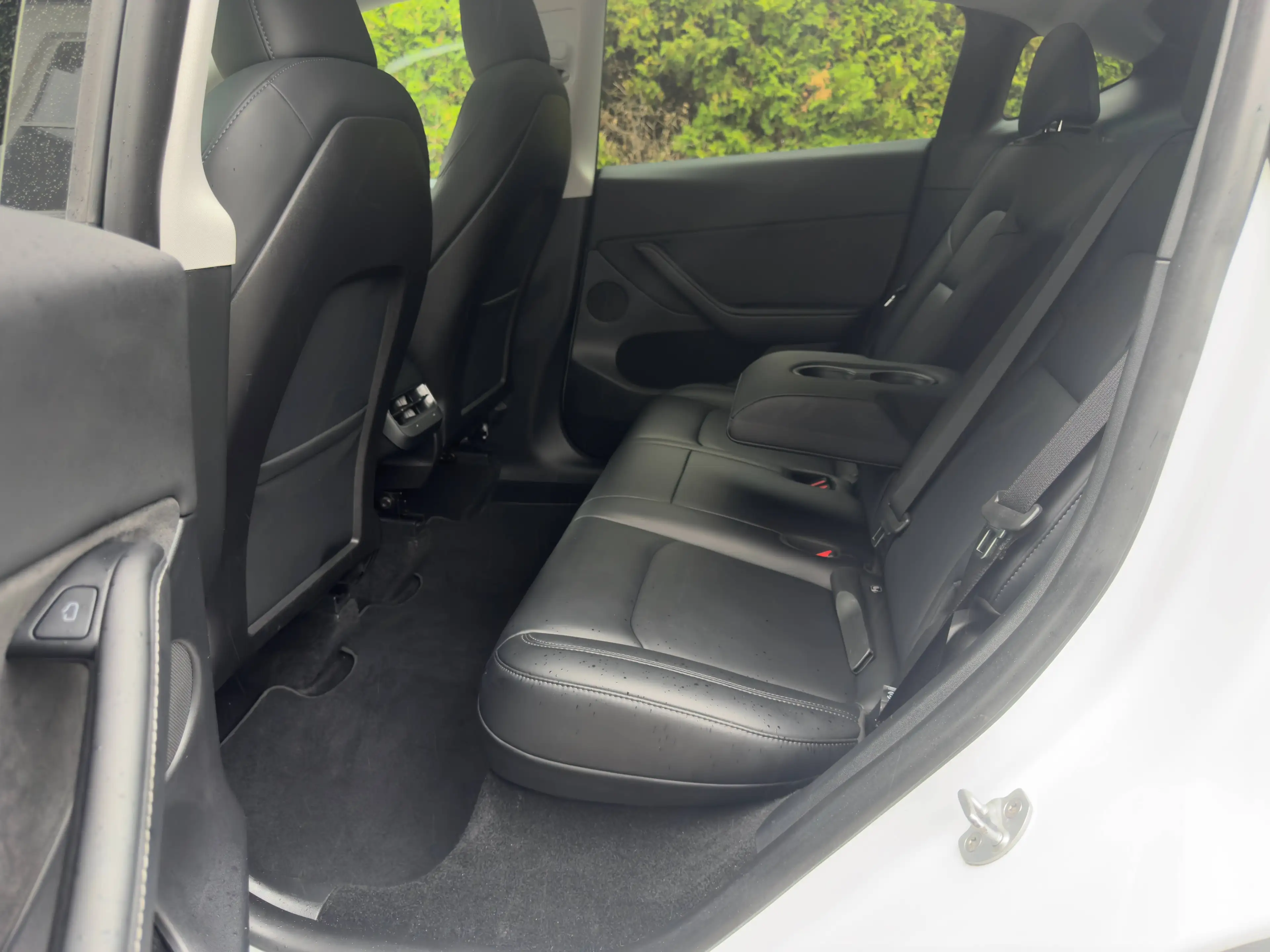 Tesla Model Y Long Range Dual AWD — photo 13