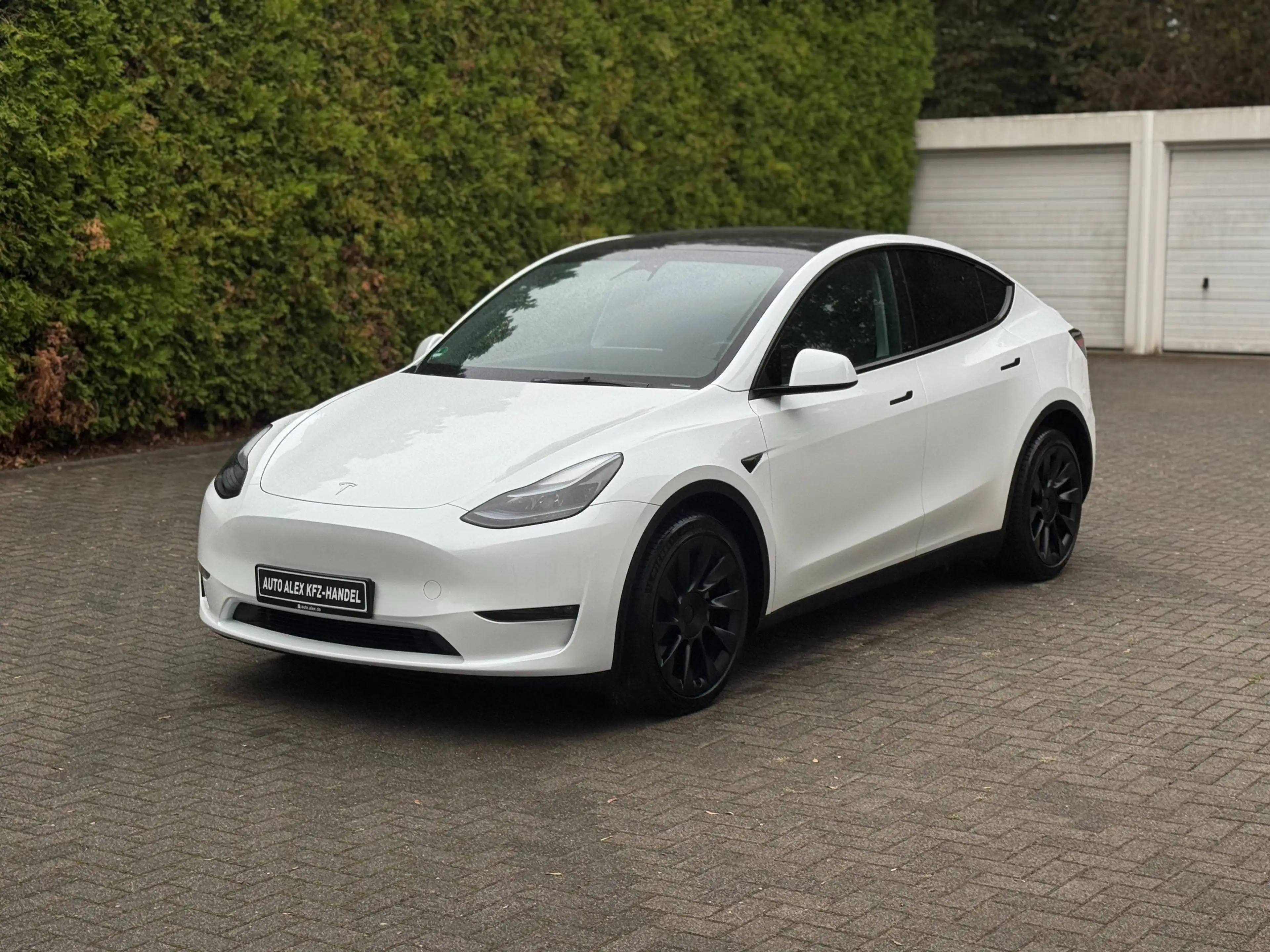 Tesla Model Y Long Range Dual AWD