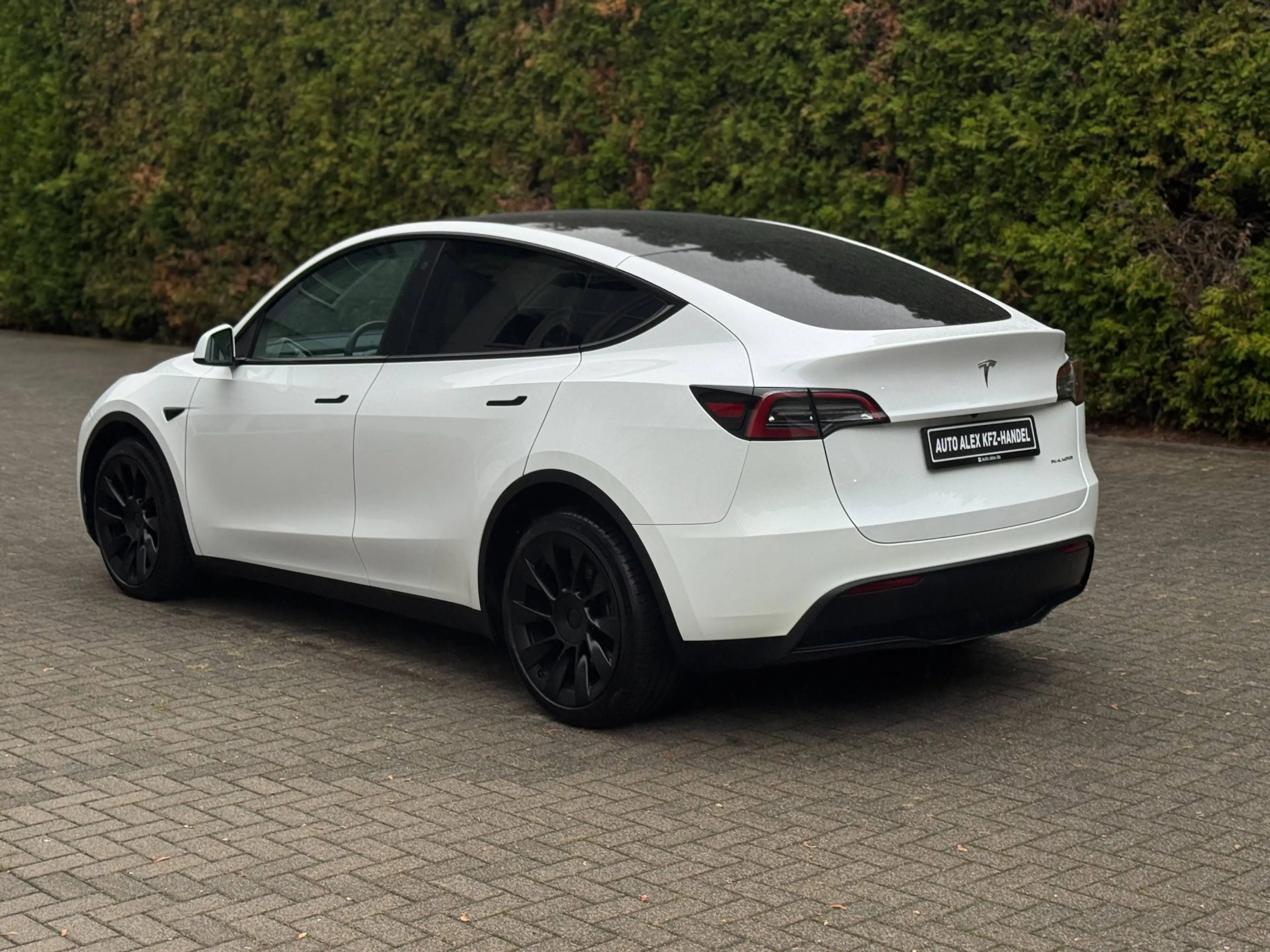Tesla Model Y Long Range Dual AWD — photo 4