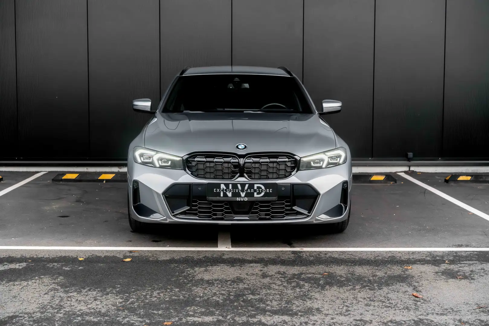 BMW 330 i AS Touring M-Sport Xdrive | ACC | Hifi | Cam | Grijs - 2