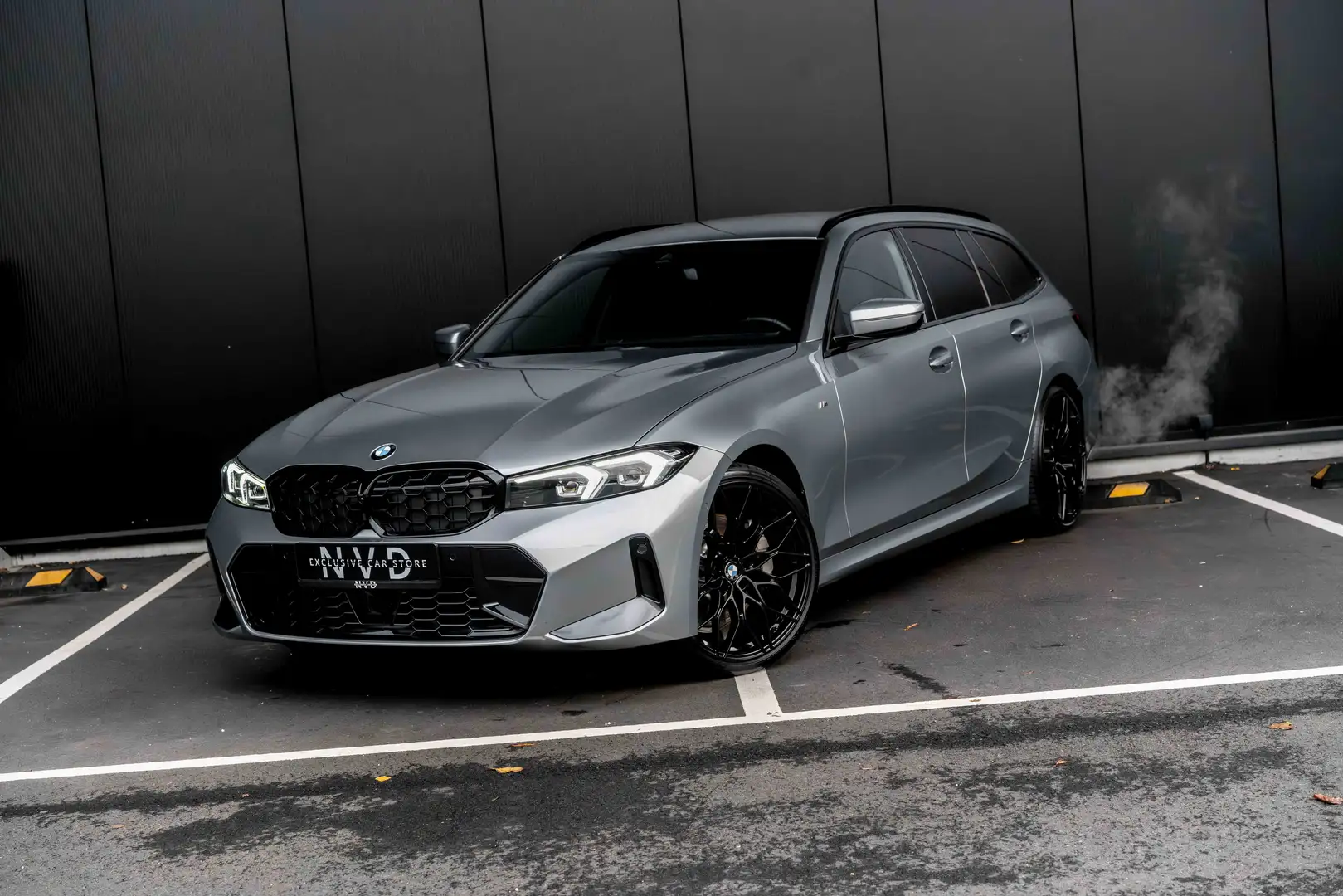 BMW 330 i AS Touring M-Sport Xdrive | ACC | Hifi | Cam | Grijs - 1