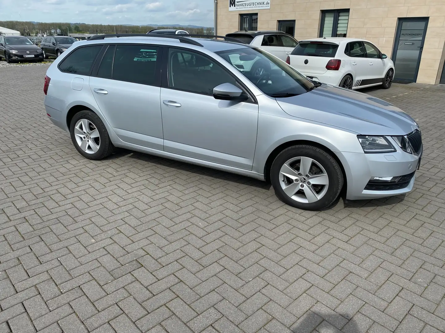 Skoda Octavia Ambition.Climatronic. PDC. DSG. Xenon LED Gris - 1
