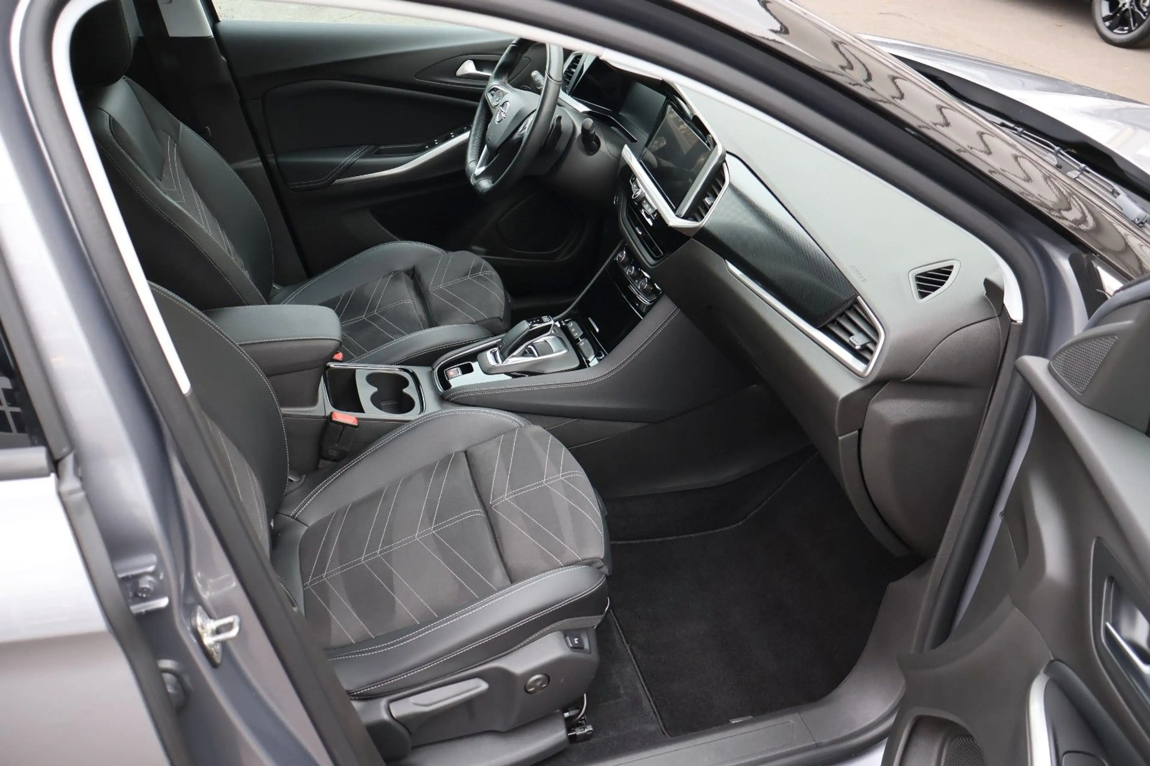 Opel Grandland X Grandland 1.2 Turbo AT8 Ultimate+Night Vision+ — photo 11