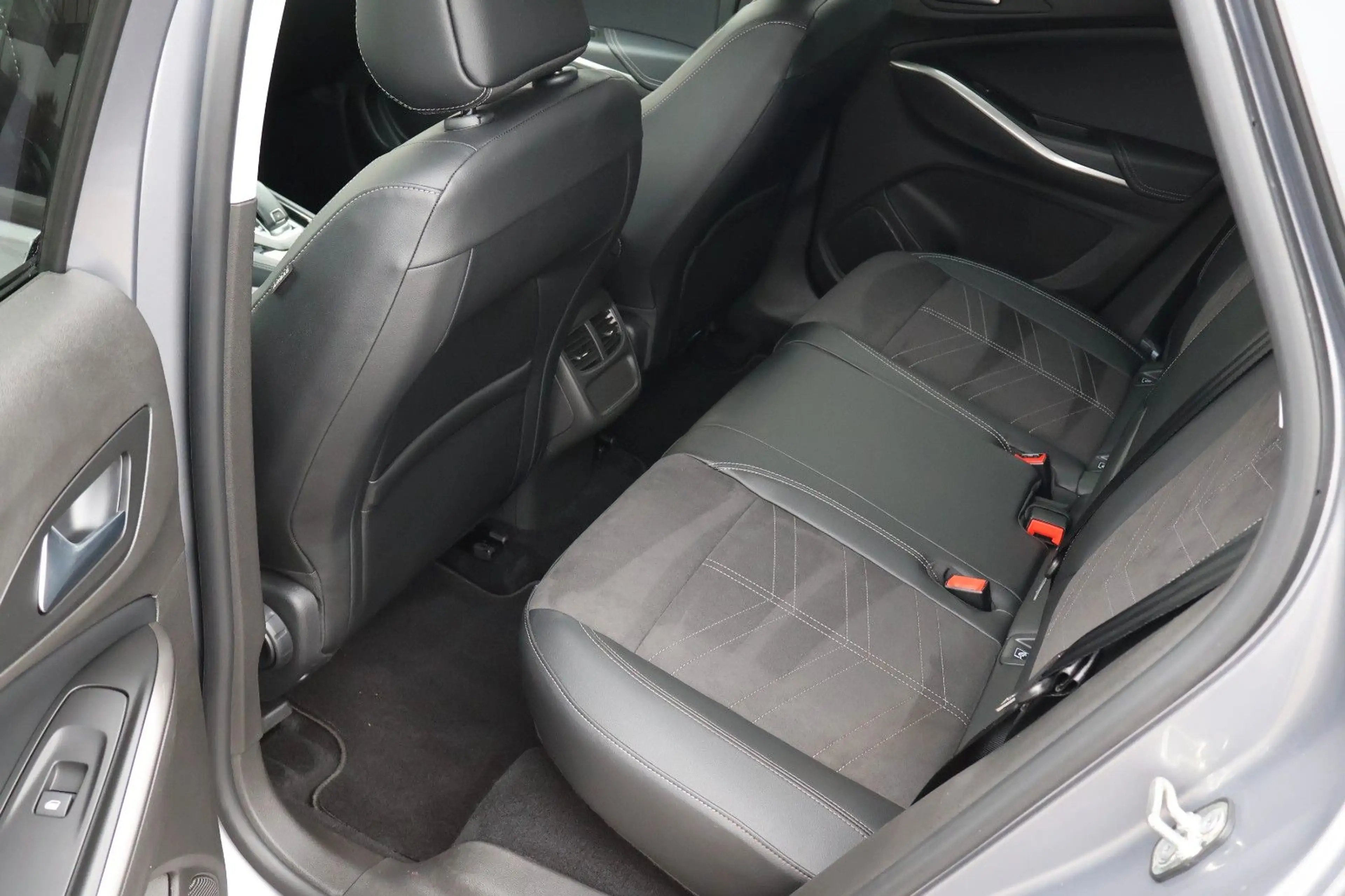 Opel Grandland X Grandland 1.2 Turbo AT8 Ultimate+Night Vision+ — photo 8