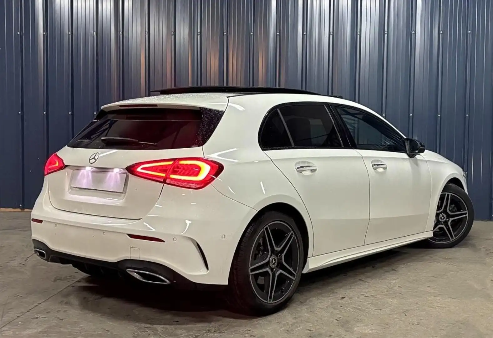 Mercedes-Benz A 200 1.3 200 165 AMG - Garantie 1 an - Toit ouvrant - Carplay Weiß - 2
