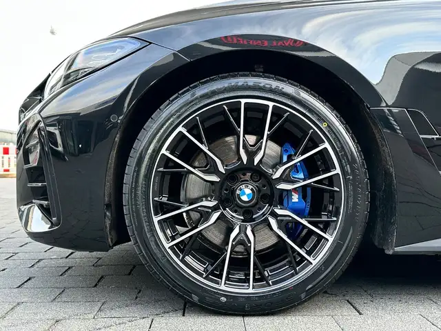 BMW 4 Series view 9