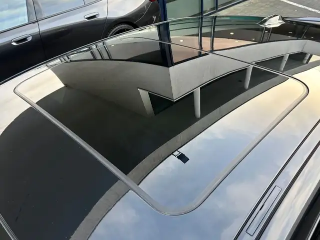 BMW 4 Series view 11