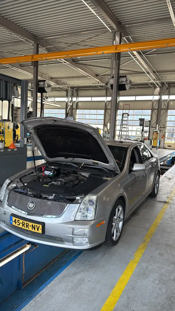 Cadillac STS 4.6 V8 Launch Edition - 2