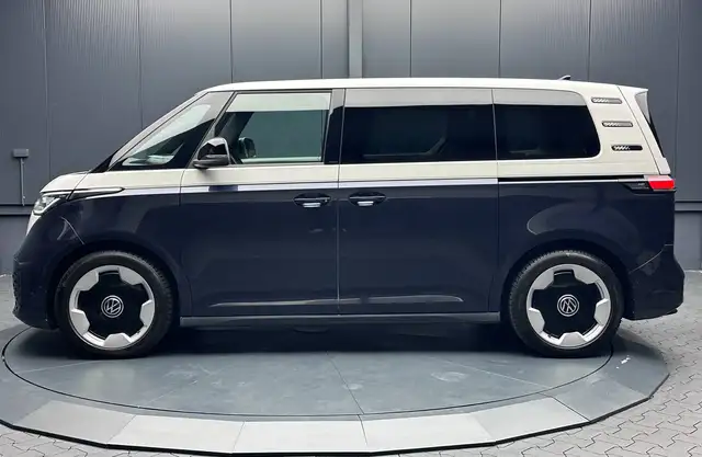 Volkswagen Id. Buzz view 2