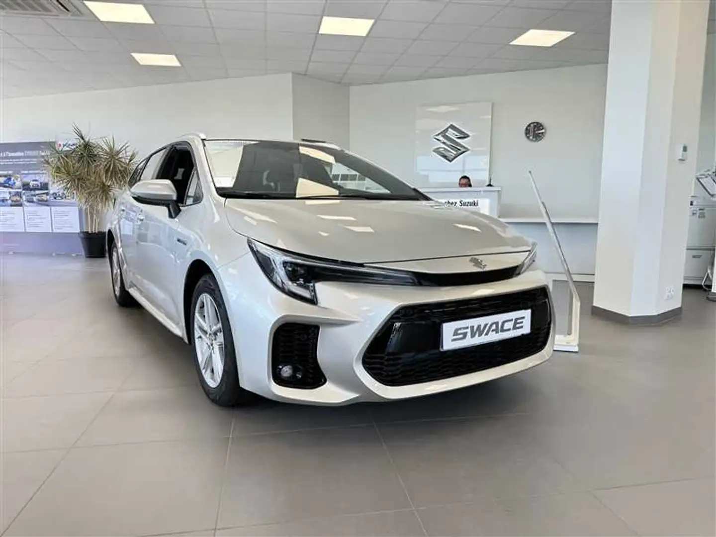 Suzuki Swace 1.8L Hybrid Pack Gris - 1