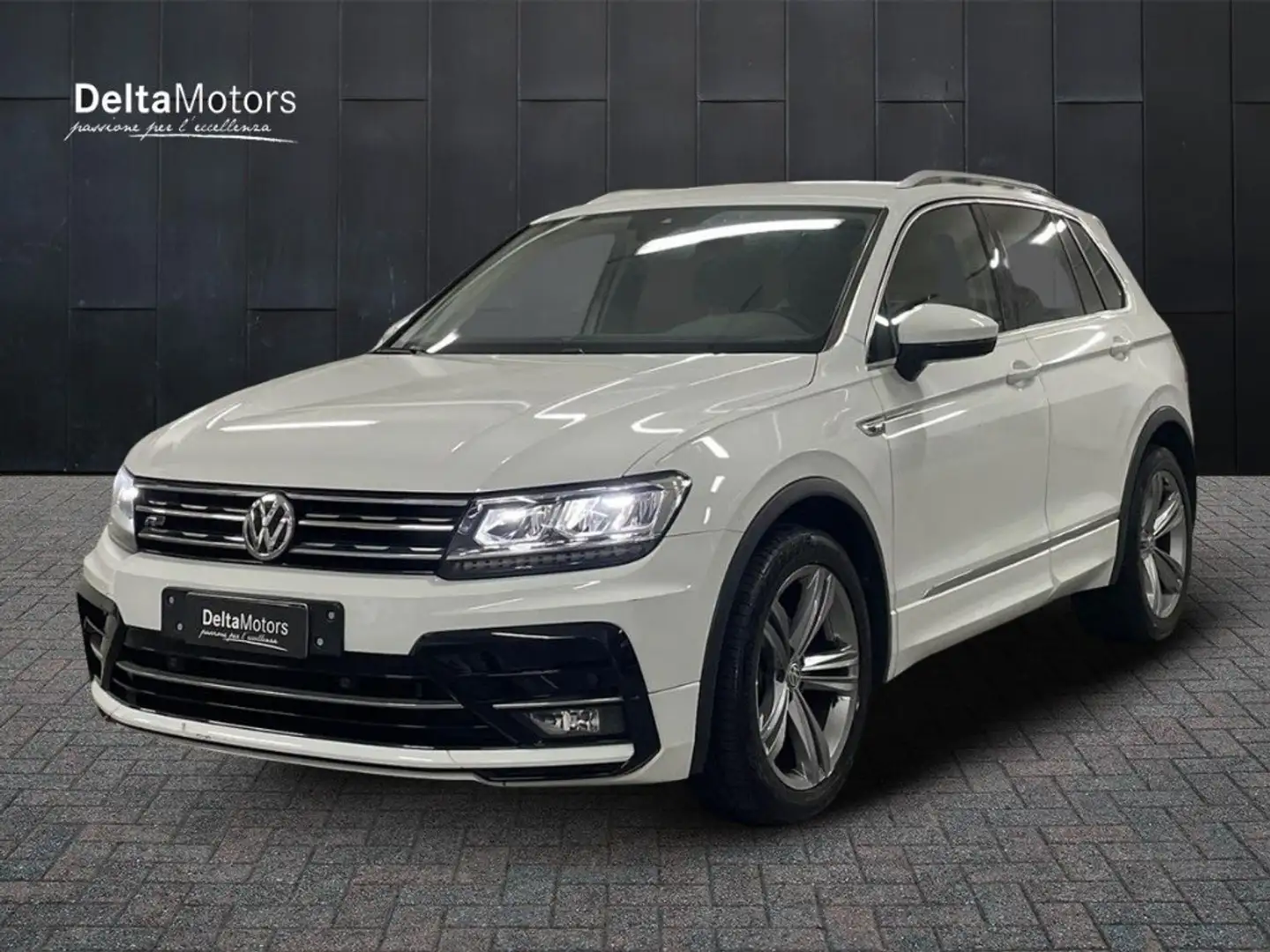 Volkswagen Tiguan 2.0 TDI SCR BlueMotion Advanced R-Line Exterior Pa Bianco - 1