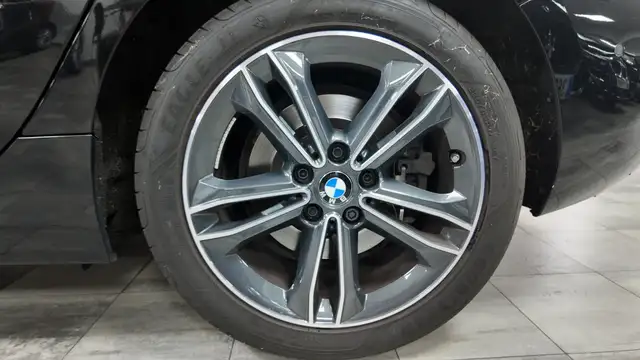 BMW 1 Series view 13