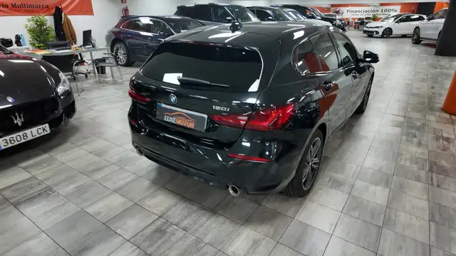 BMW 1 Series view 6