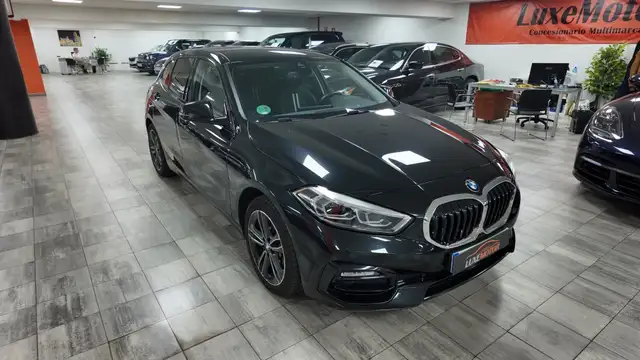 BMW 1 Series view 8