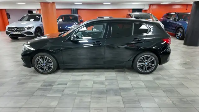 BMW 1 Series view 3