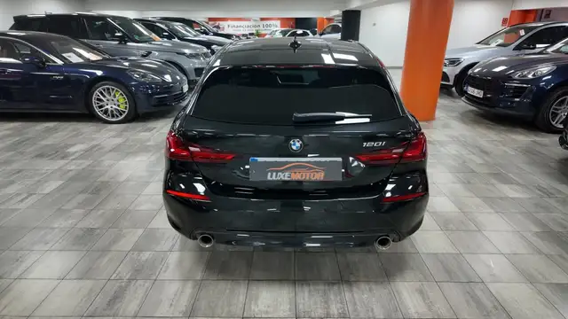 BMW 1 Series view 5