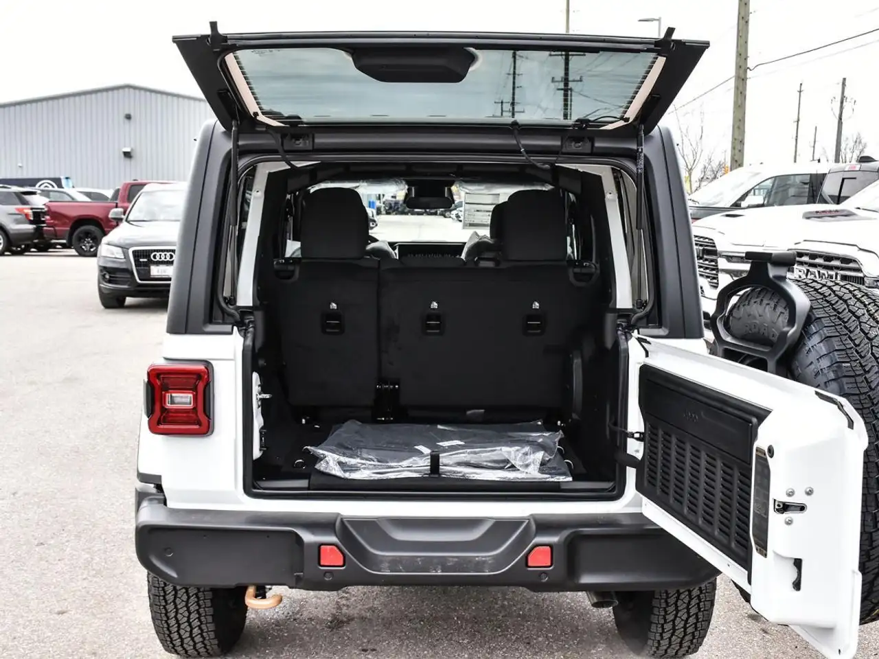 Jeep Wrangler снимка Jeep Wrangler